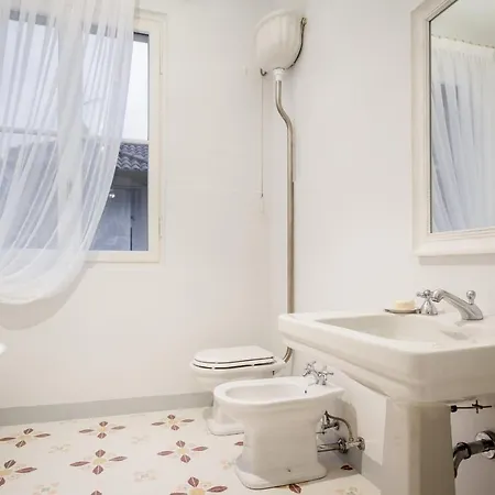Monte Di Lenno Sleeps 8 Pool Air Con ヴィラ